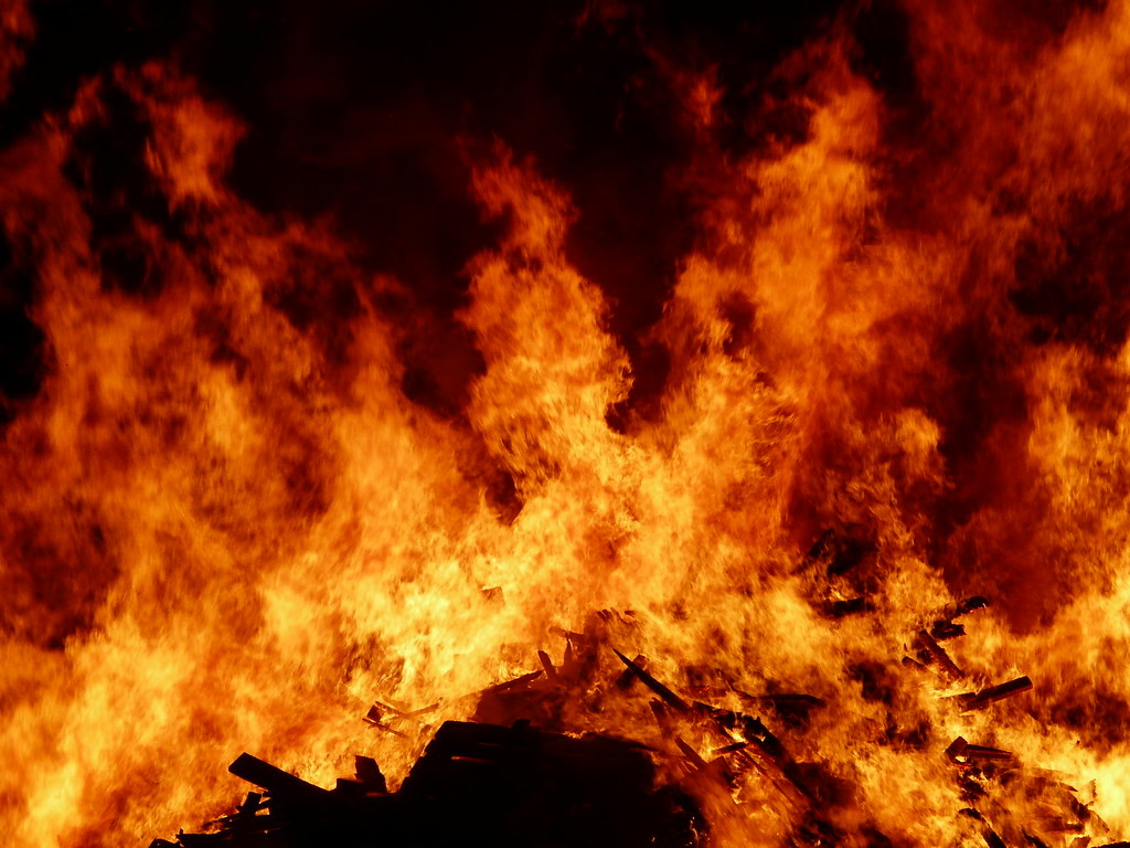 Фото 3 — Барнаул: Большой пожар в торговом центре